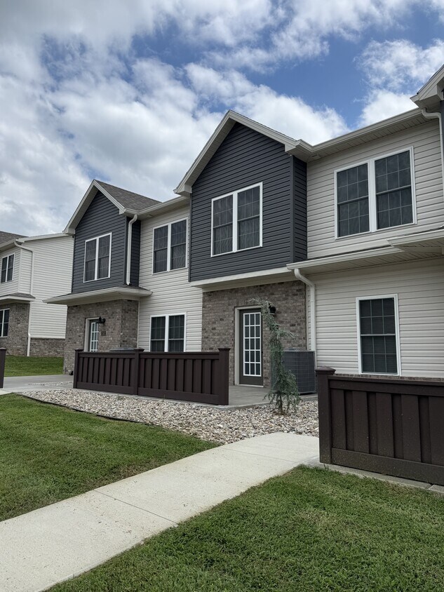 Building Photo - 243 Pinehurst Dr