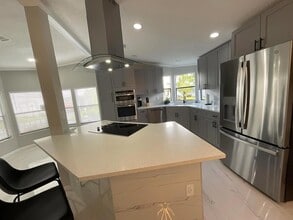 Building Photo - 920 Sun Acres Ln