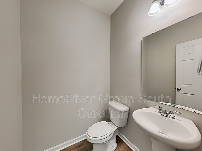 Foto del edificio - 197 Meadow Wood Rd