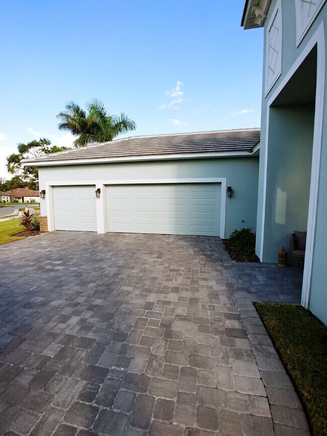 Foto del edificio - "Spacious 4 Bed, 3.5 Bath Rockledge Rental - Your Dream Home Awaits!"