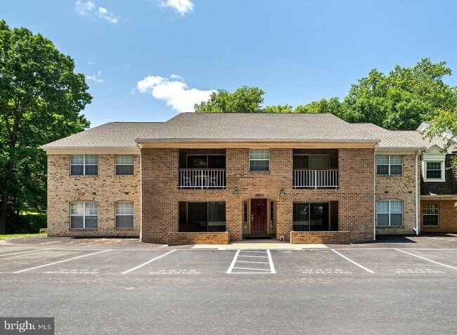 Building Photo - 5904 Cove Landing Rd