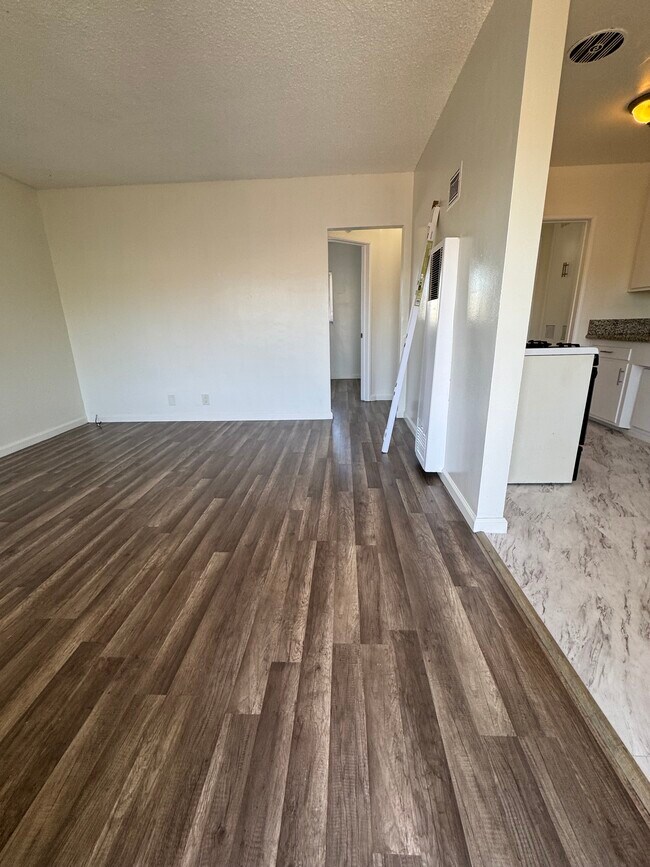 Building Photo - 1070 Gardenia Ave