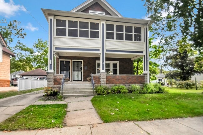 Building Photo - 1319 Prairie Ave