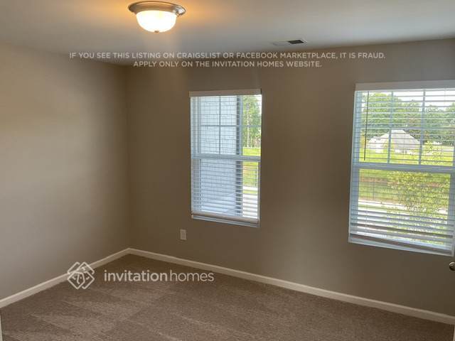 Building Photo - 2105 Boxwood Cir