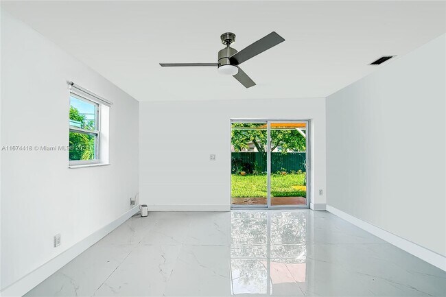 Building Photo - 3901 SW 59th Ter