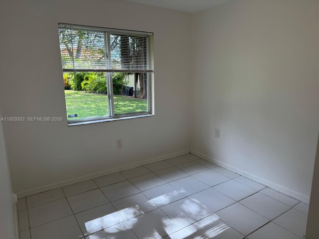 Building Photo - 2522 NE 184th Terrace