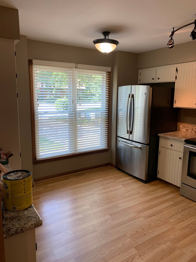 Building Photo - Room in Single Family Home on Sawmill Rd