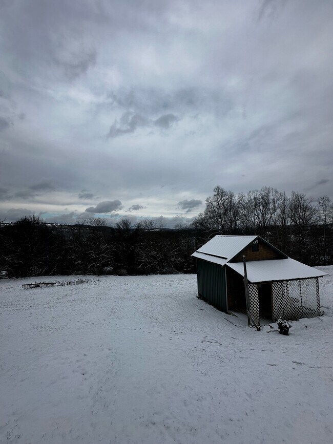 Building Photo - 223 Vinegar Hill Rd