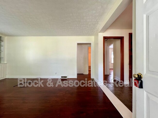 Building Photo - 3246 Arlington Dr