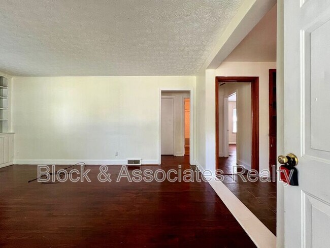 Foto del edificio - 3246 Arlington Dr