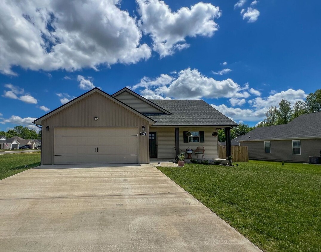Foto principal - Charming Ranch-Style Home on a Large Corne...