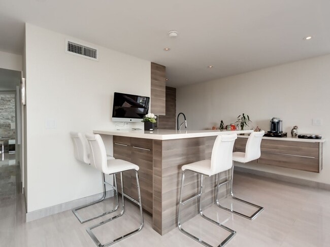 Building Photo - 888 Intracoastal Dr