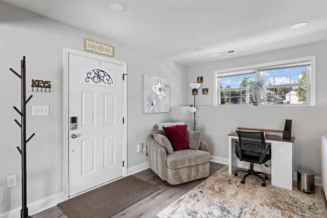 Foto del edificio - 7520 Sterling Dr