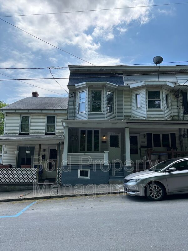 Primary Photo - 156 W Spruce St