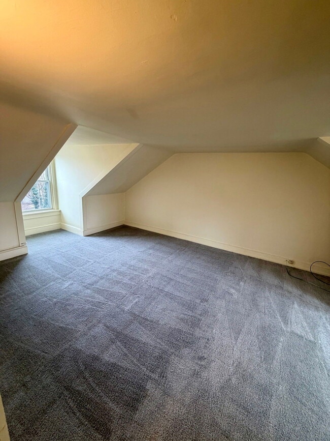 Building Photo - 230 Crystal St