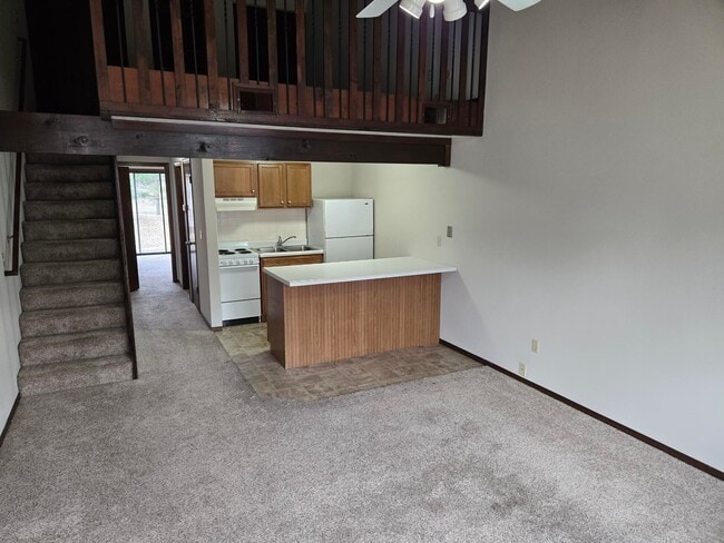 Building Photo - 36 Village Ct