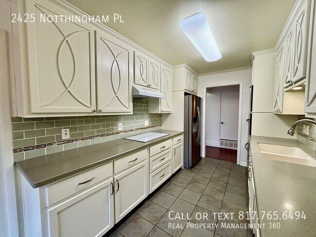 Foto del edificio - 2425 Notthingham Pl-