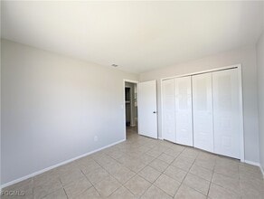 Building Photo - 427 NE Pine Island Ln