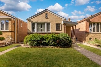 Building Photo - 5534 S Natoma Ave