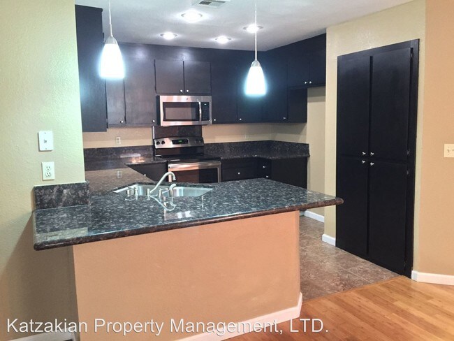 Foto del edificio - 2 br, 2 bath House - 1479 W. Swain Rd.