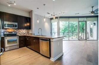 Building Photo - 2950 McKinney Ave