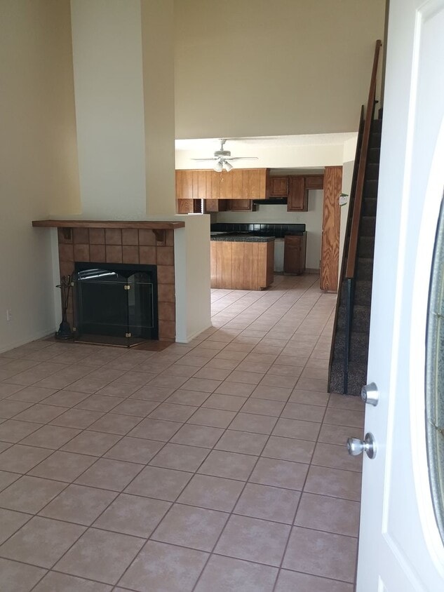 Building Photo - 3 Bedroom 2 Story Home