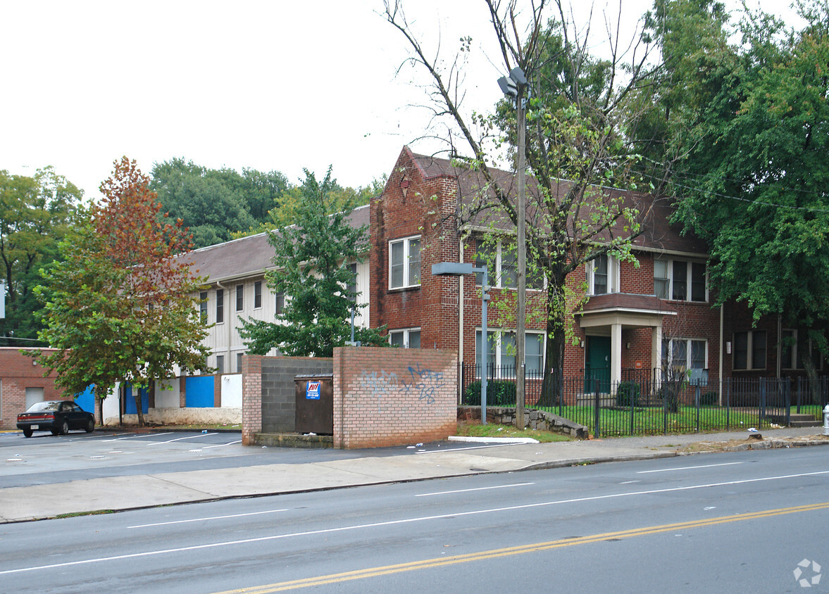 Primary Photo - 595 NE Boulevard