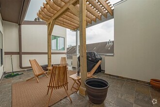 Building Photo - 107 Tuam St