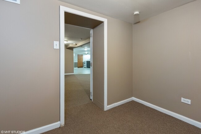 Foto del edificio - 5414 W Montrose Ave