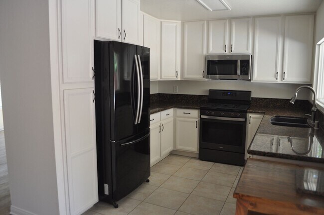 Building Photo - 4BR/2BA Single Family Poway Home “Single L...