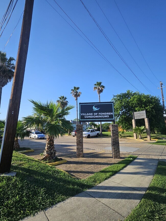 Foto del edificio - 8636 Village of Fondren