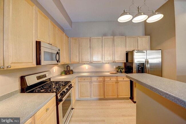 Building Photo - 4951 Brenman Park Dr