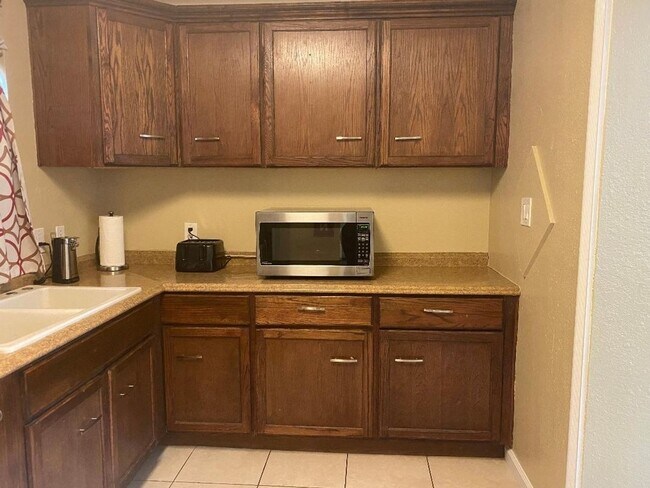 Foto del edificio - Fully furnished 3 Bedroom 3 bathroom Singl...