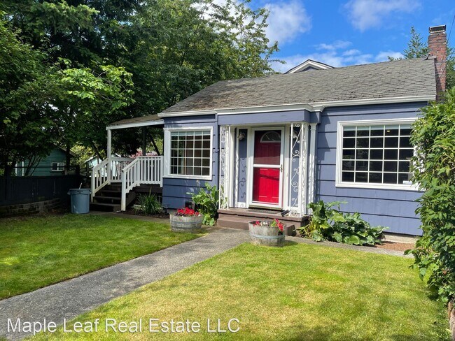 Building Photo - 4 br, 2 bath House - 10333 Interlake Ave N