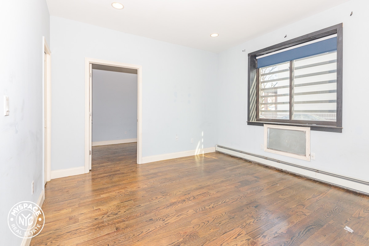 Primary Photo - 682 bushwick Ave