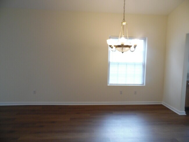 Foto del edificio - 3005 Roundway Down Ln