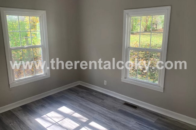 Building Photo - 300 Norwood