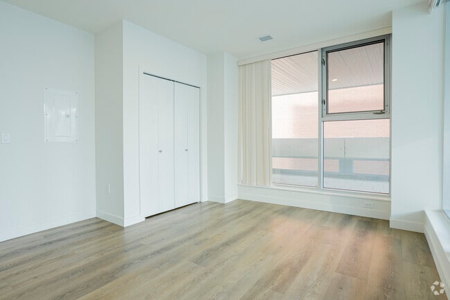 1 BR, 1 BA - 712 SF - District Apartments