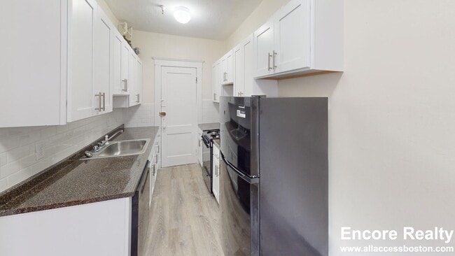 Building Photo - 235 Park Dr