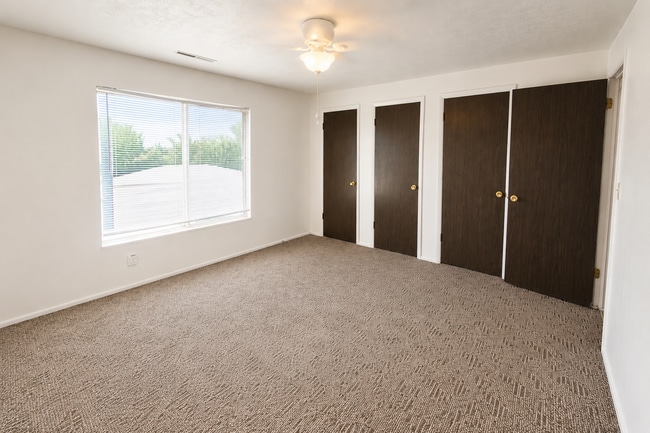 Building Photo - PRICE DROP - 2 BED 1 BATH UNIT IN OREM!! Enjoy $200 OFF your first month!
