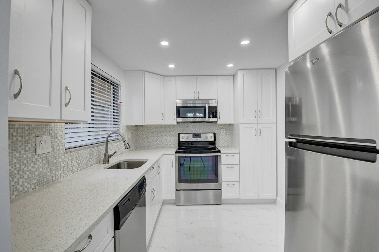 Primary Photo - 15090 Ashland Pl