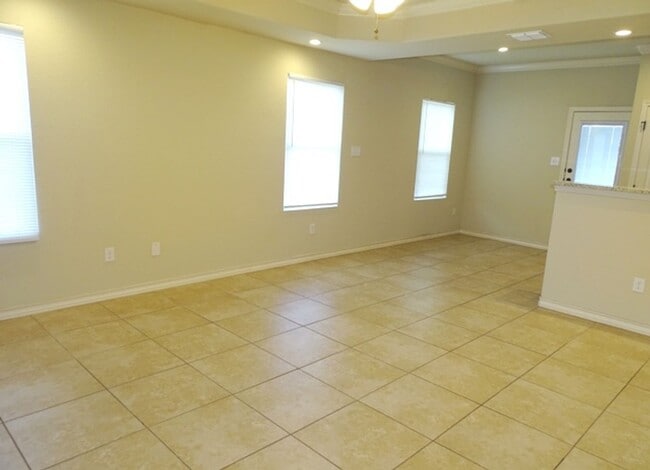 Foto del edificio - 7054 Lakeview Dr