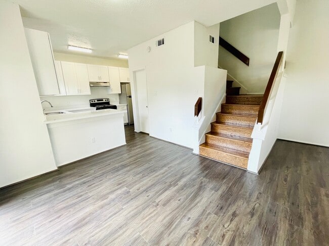 Foto del edificio - 2710 Grants Lake Blvd