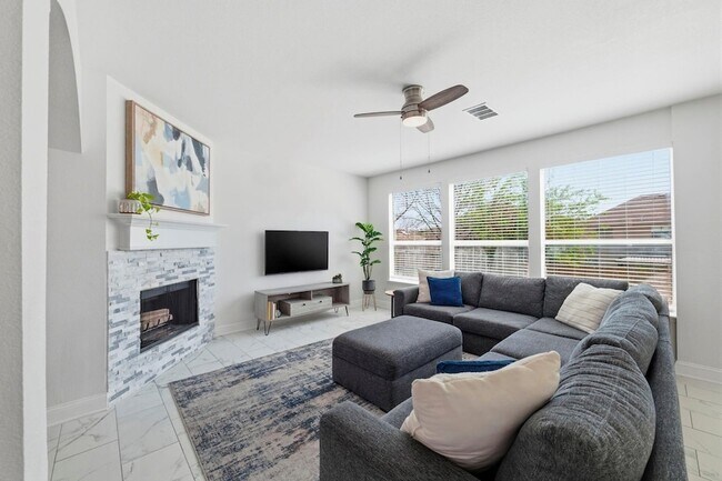 Foto del edificio - 4943 Sunset Ridge Dr