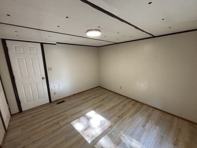 Foto del edificio - 324 E Newport Rd