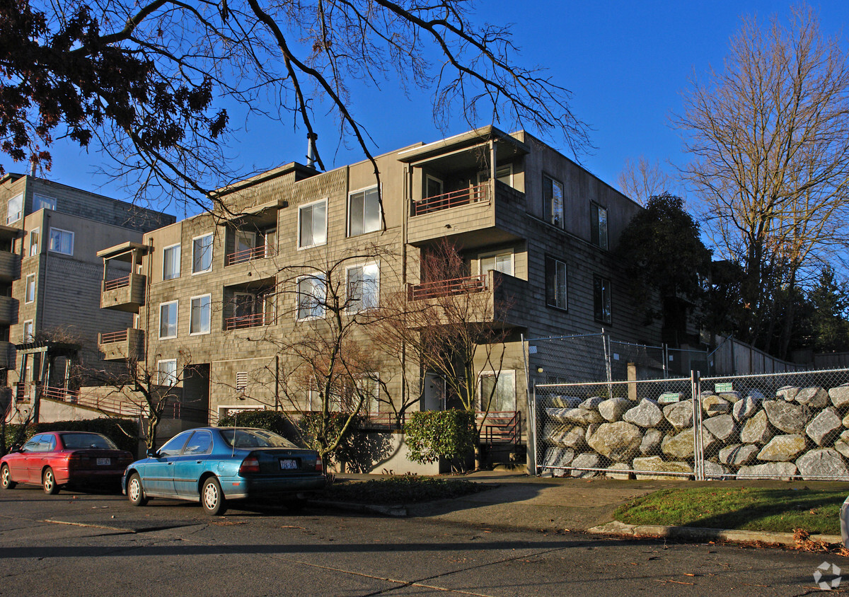 Primary Photo - 6700 Roosevelt Apartments