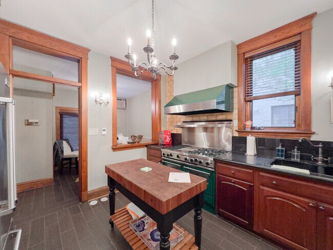 Foto del edificio - 940 W Cuyler Ave