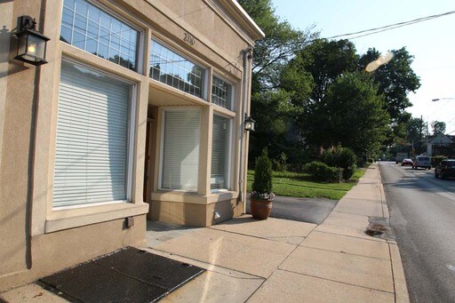 Building Photo - 216 Ardmore Ave