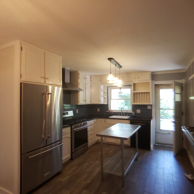 Building Photo - 32 Ormond Avenue