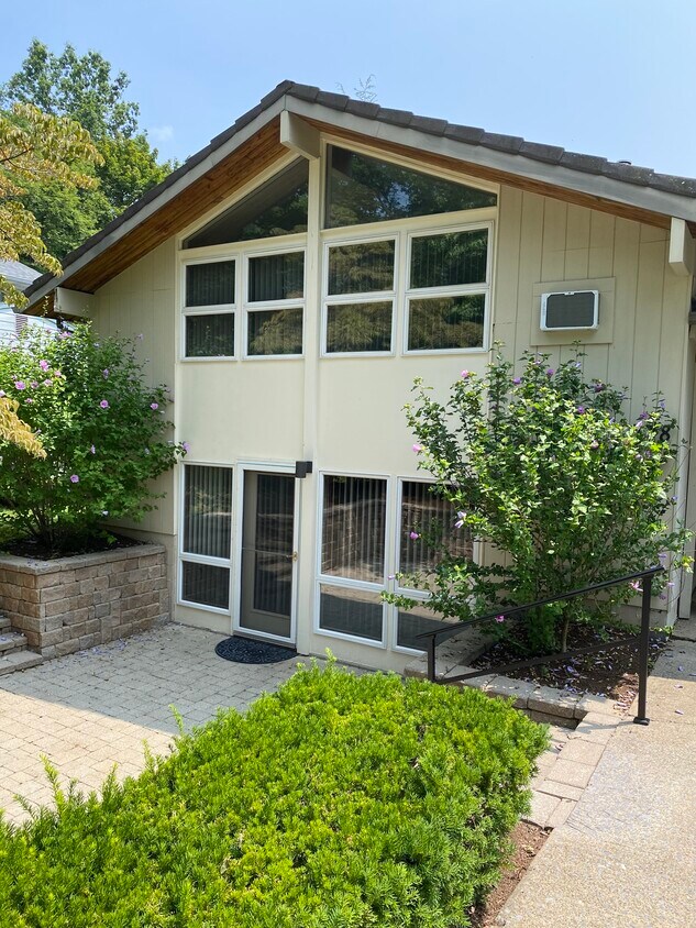 Foto principal - 938 W Fairmount Ave